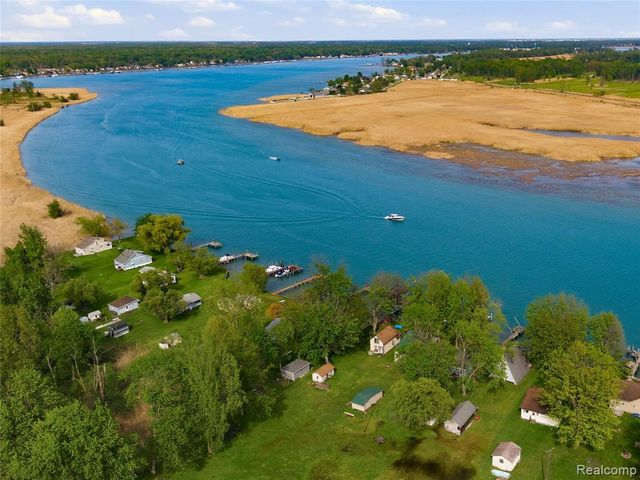 6556 Dickinson Island, Algonac, MI 48001