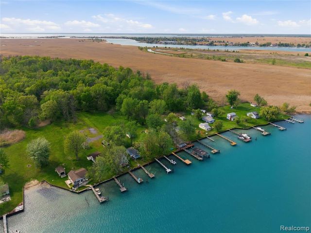 6556 Dickinson Island, Algonac, MI 48001