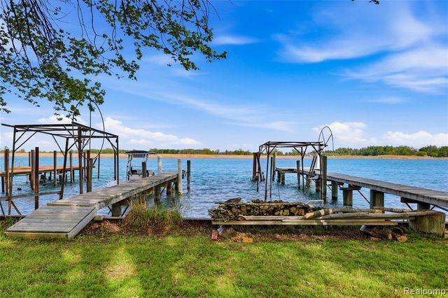 6556 Dickinson Island, Algonac, MI 48001