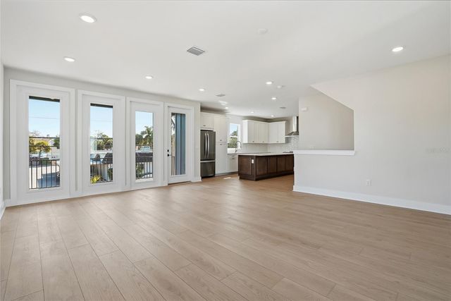 3005 1ST AVENUE N, St Petersburg, FL 33713