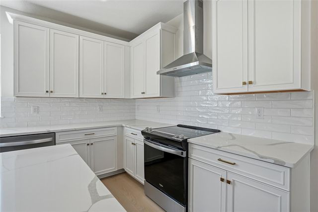 3005 1ST AVENUE N, St Petersburg, FL 33713