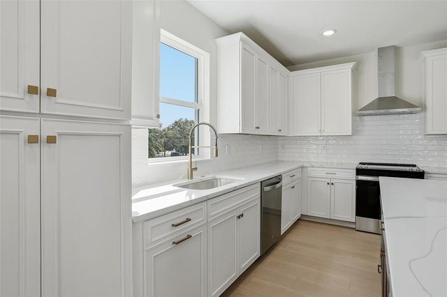 3005 1ST AVENUE N, St Petersburg, FL 33713