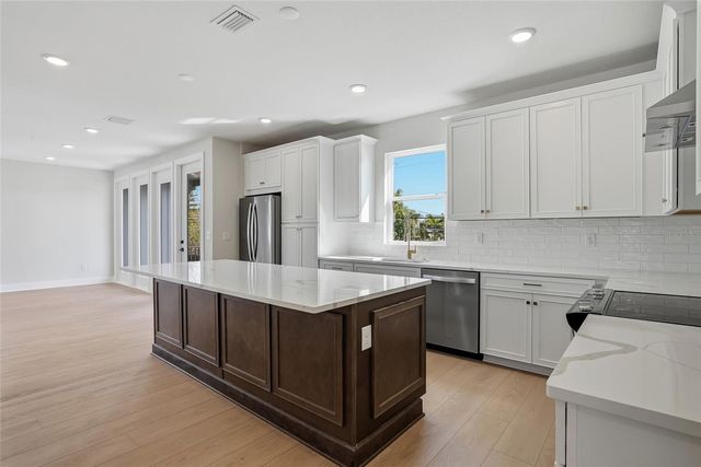 3005 1ST AVENUE N, St Petersburg, FL 33713