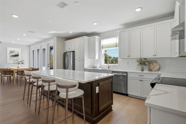 3005 1ST AVENUE N, St Petersburg, FL 33713