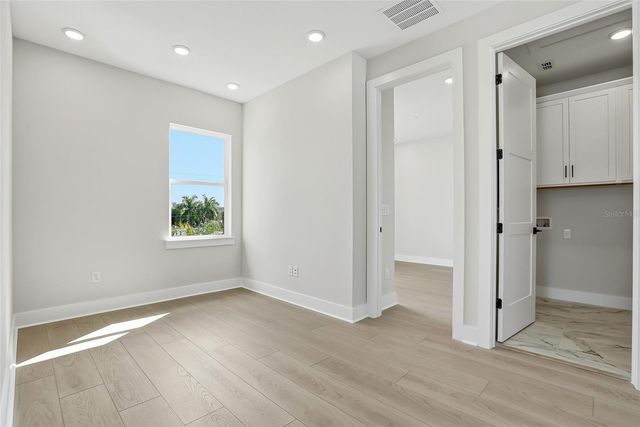 3005 1ST AVENUE N, St Petersburg, FL 33713