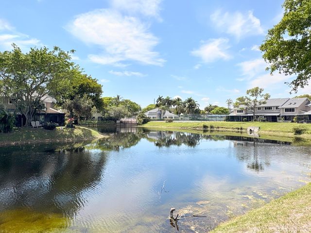 2052 E Discovery Cir Circle E, Deerfield Beach, FL 33442
