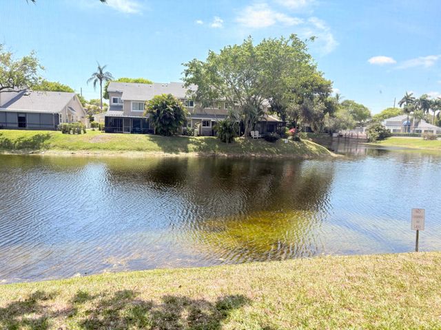 2052 E Discovery Cir Circle E, Deerfield Beach, FL 33442