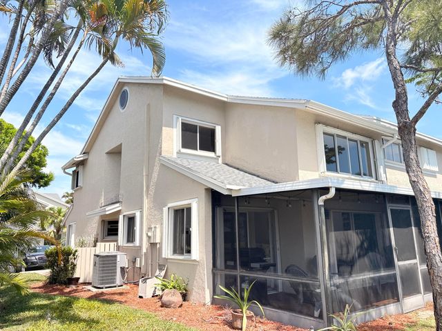 2052 E Discovery Cir Circle E, Deerfield Beach, FL 33442