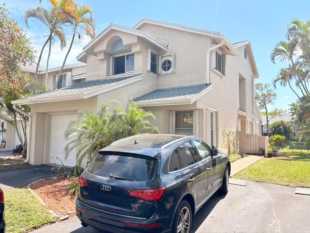 2052 E Discovery Cir Circle E, Deerfield Beach, FL 33442