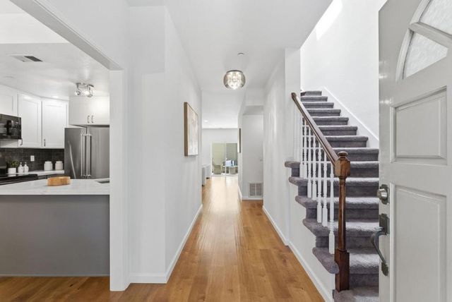 969 La Mesa Terrace G, Sunnyvale, CA 94086