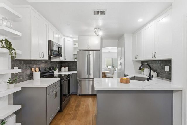 969 La Mesa Terrace G, Sunnyvale, CA 94086