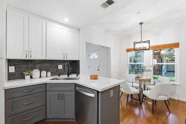 969 La Mesa Terrace G, Sunnyvale, CA 94086