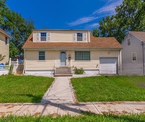 423 E 4Th Ave, Roselle Boro, NJ 07203