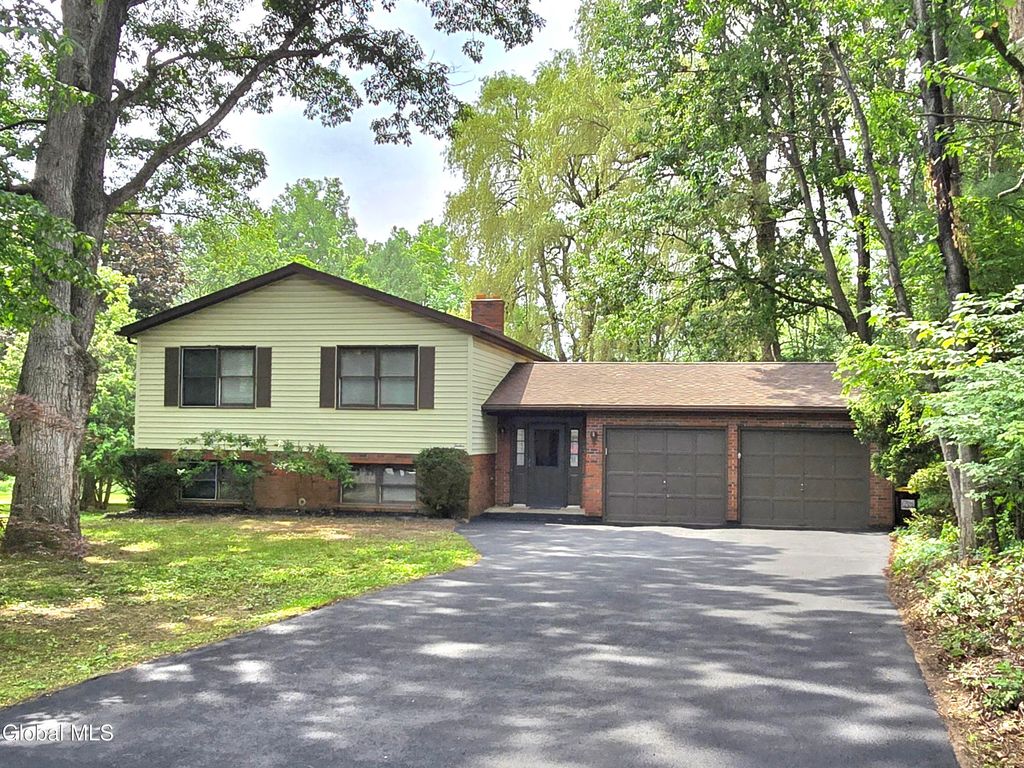 12 Winkel Way, Clifton Park, NY 12019