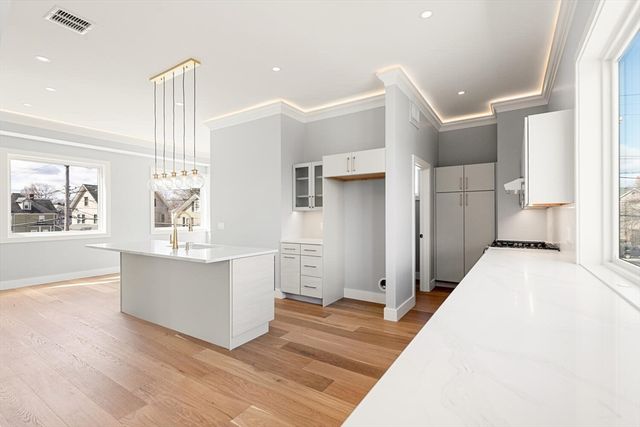 308 Newton Street 1F, Waltham, MA 02453