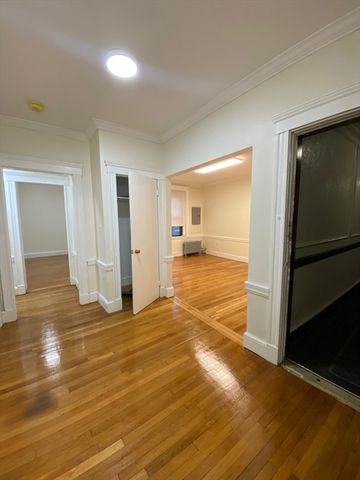 2003 Commonwealth Avenue 8, Boston, MA 02135