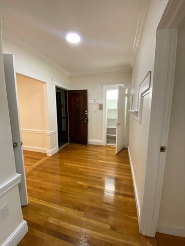 2003 Commonwealth Avenue 8, Boston, MA 02135