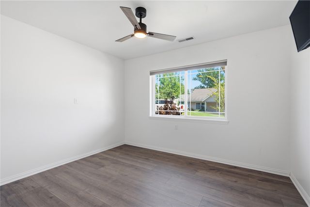 2758 O Avenue NW B, Cedar Rapids, IA 52405