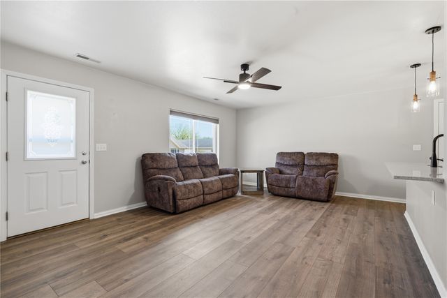 2758 O Avenue NW B, Cedar Rapids, IA 52405