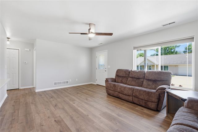 2758 O Avenue NW B, Cedar Rapids, IA 52405