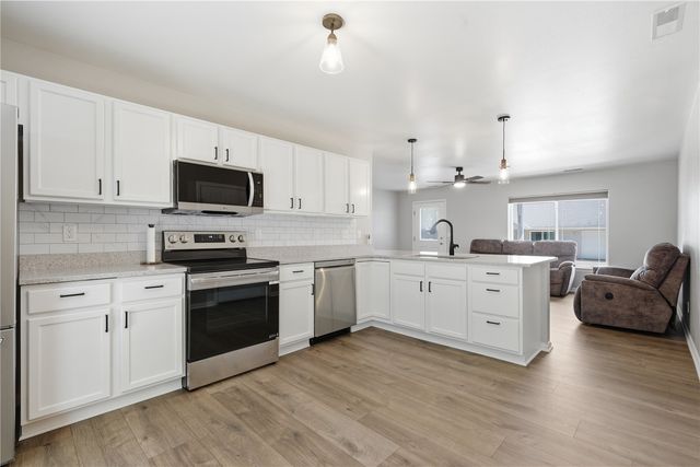 2758 O Avenue NW B, Cedar Rapids, IA 52405