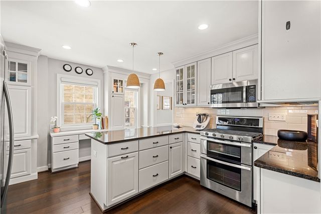 630 Arden Ln, Mt Lebanon, PA 15243