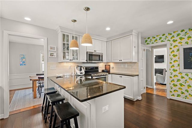 630 Arden Ln, Mt Lebanon, PA 15243