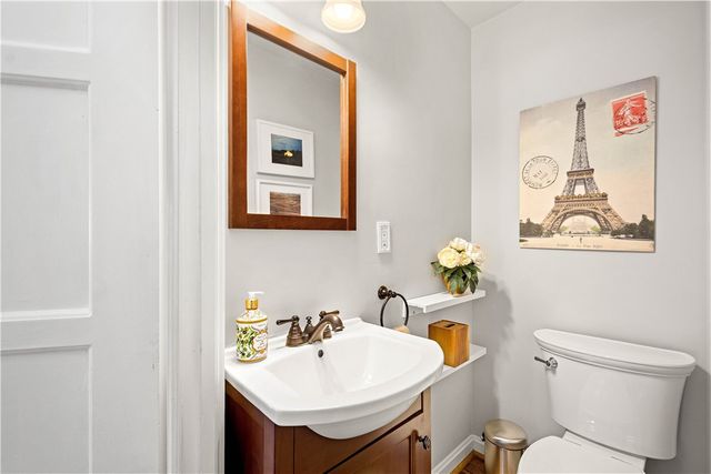 630 Arden Ln, Mt Lebanon, PA 15243