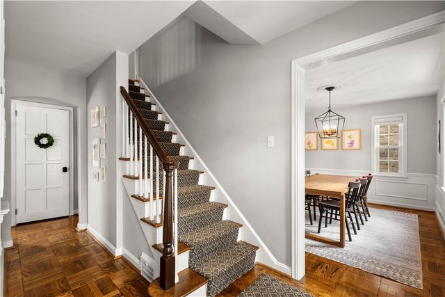 630 Arden Ln, Mt Lebanon, PA 15243