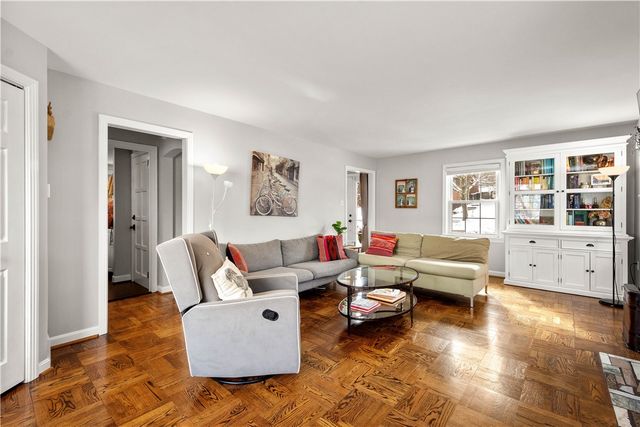 630 Arden Ln, Mt Lebanon, PA 15243