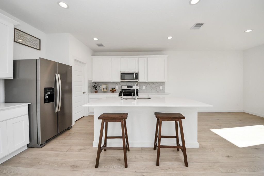 Image 12 of property listing at 28603 Crowley Court, Katy, TX 77494