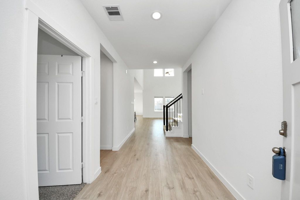 Image 4 of property listing at 28603 Crowley Court, Katy, TX 77494