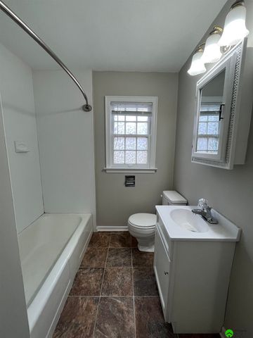 130 S 38th Street, Lincoln, NE 68510