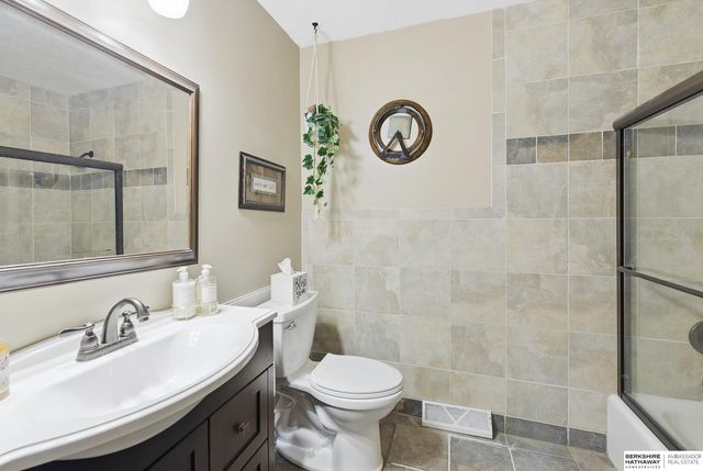 2703 N 113 Street, Omaha, NE 68164