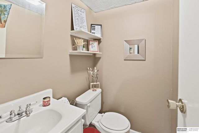 2703 N 113 Street, Omaha, NE 68164