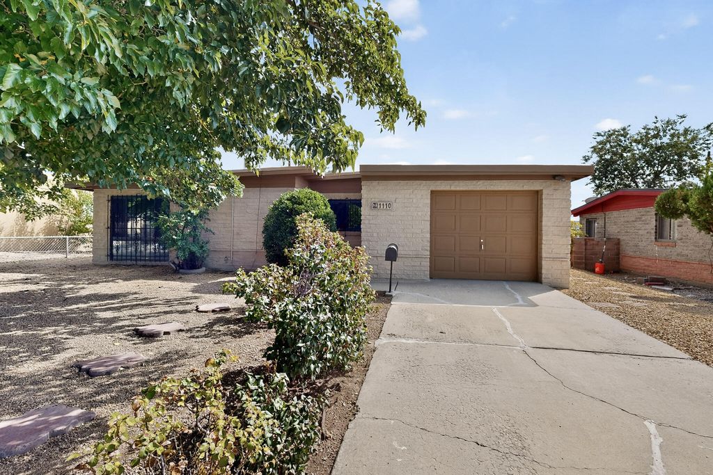 1110 Propps Street NE, Albuquerque, NM 87112