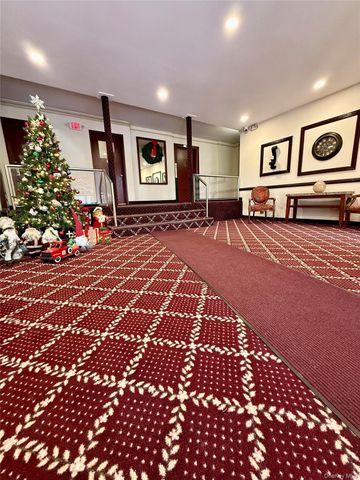 30 Pearsall Avenue 2J, Glen Cove, NY 11542