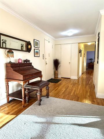 30 Pearsall Avenue 2J, Glen Cove, NY 11542