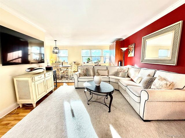 30 Pearsall Avenue 2J, Glen Cove, NY 11542