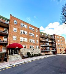30 Pearsall Avenue 2J, Glen Cove, NY 11542