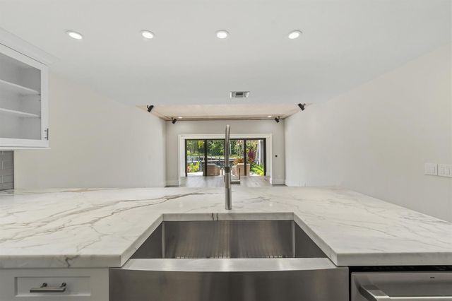 2359 Treasure Isle Drive 33, Palm Beach Gardens, FL 33410