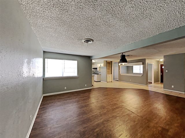 6420 Scotsdale Drive, Forest Hill, TX 76119