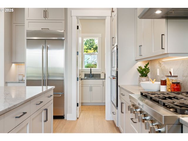 2285 Satter St, West Linn, OR 97068