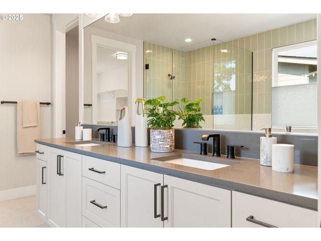 2285 Satter St, West Linn, OR 97068