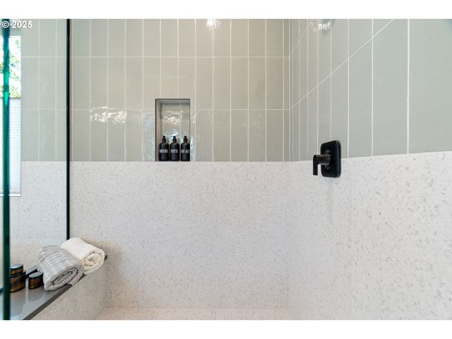 2285 Satter St, West Linn, OR 97068