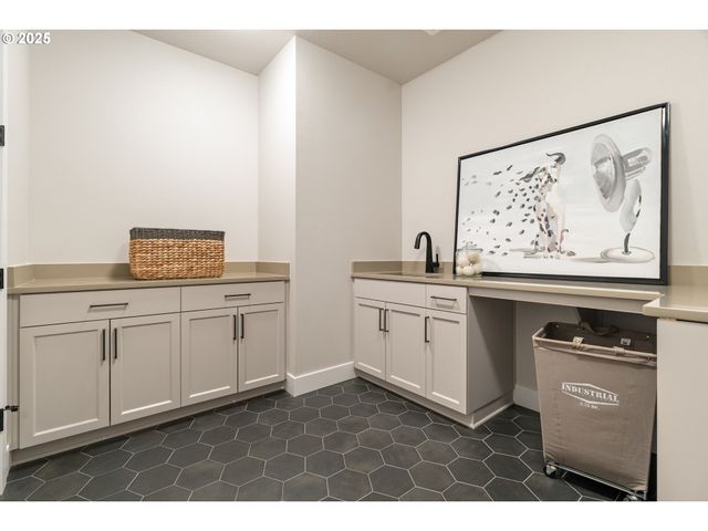 2285 Satter St, West Linn, OR 97068