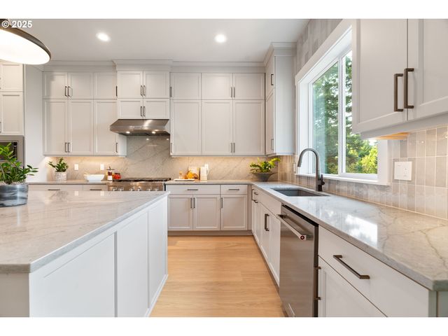 2285 Satter St, West Linn, OR 97068