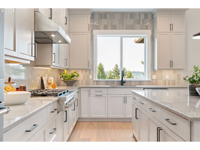 2285 Satter St, West Linn, OR 97068