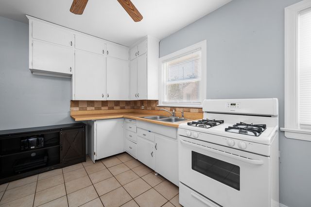 1619 20th Avenue, Rock Island, IL 61201