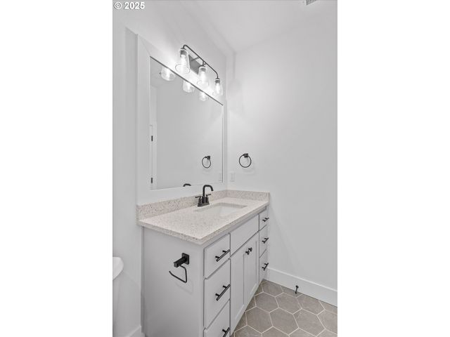 14988 Se Andre Way, Clackamas, OR 97015